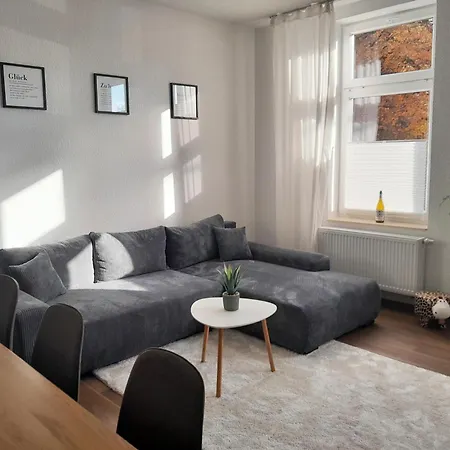 Gemuetliche Auszeit - Keine Monteure!nur 50m Zum Hauptbahnhof, Ruhig, Parterre, Zentral, Hunde Willkommen, Kinderausstattung Vorhanden Apartment *
