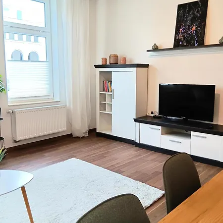 Gemuetliche Auszeit - Nur 50m Zum Hauptbahnhof, Ruhig, Parterre, Zentral, Hunde Willkommen, Kinderausstattung Vorhanden * Gotha