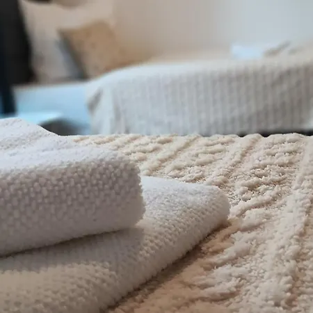Gemuetliche Auszeit - Nur 50m Zum Hauptbahnhof, Ruhig, Parterre, Zentral, Hunde Willkommen, Kinderausstattung Vorhanden Apartment Gotha