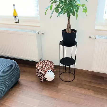 Gemuetliche Auszeit - Keine Monteure!nur 50m Zum Hauptbahnhof, Ruhig, Parterre, Zentral, Hunde Willkommen, Kinderausstattung Vorhanden Apartment