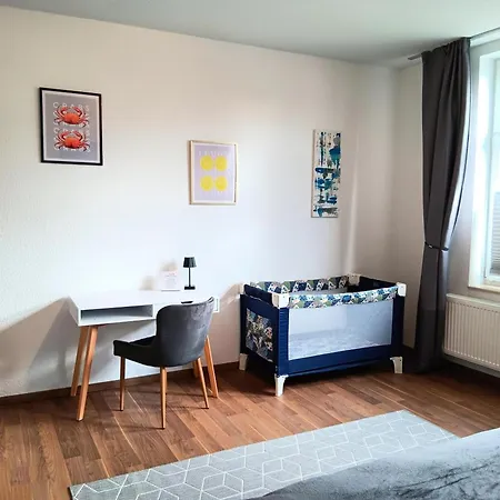 Gemuetliche Auszeit - Keine Monteure!nur 50m Zum Hauptbahnhof, Ruhig, Parterre, Zentral, Hunde Willkommen, Kinderausstattung Vorhanden Apartment