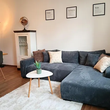 Gemuetliche Auszeit - Keine Monteure!nur 50m Zum Hauptbahnhof, Ruhig, Parterre, Zentral, Hunde Willkommen, Kinderausstattung Vorhanden * Gotha